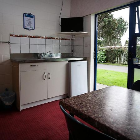 New Plymouth Top 10 Holiday Park Room photo