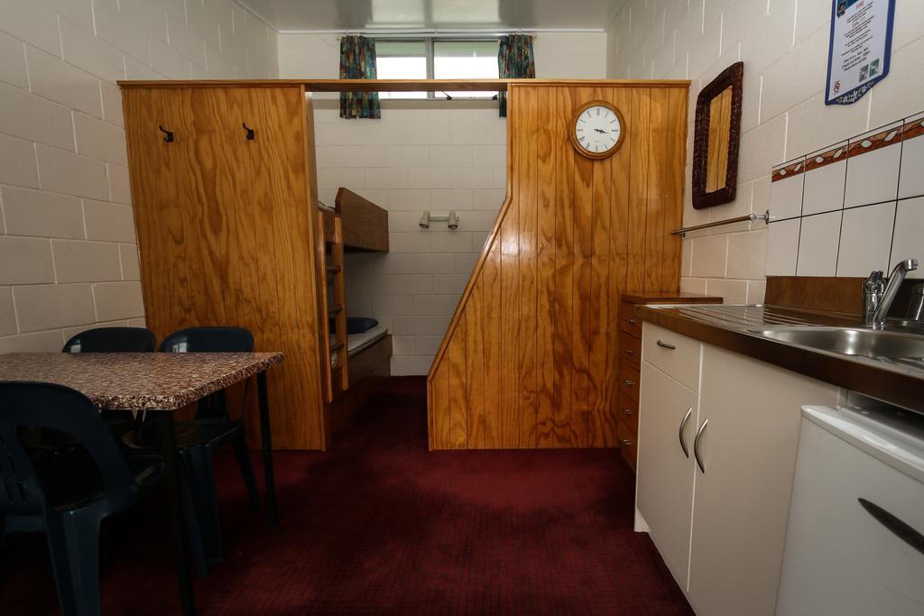 New Plymouth Top 10 Holiday Park Room photo