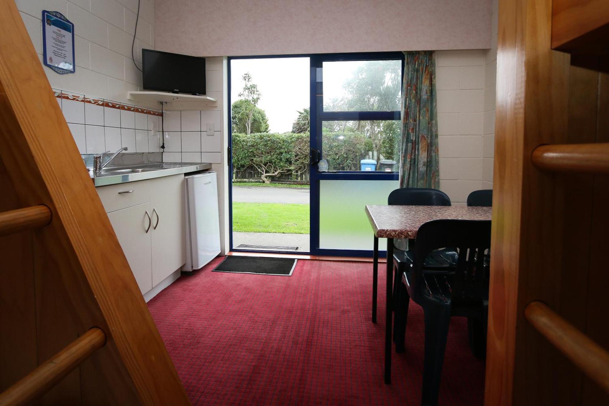 New Plymouth Top 10 Holiday Park Room photo