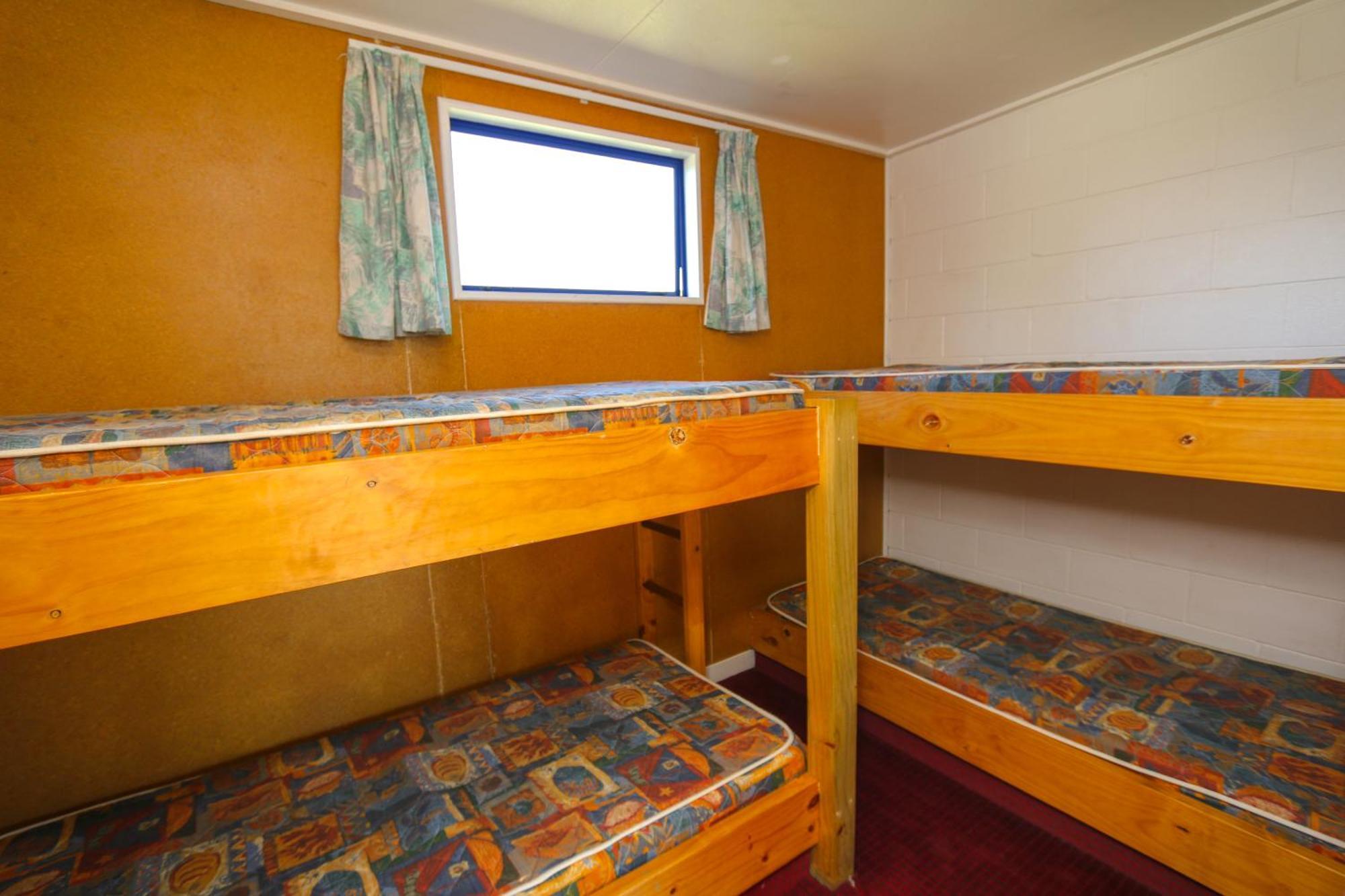New Plymouth Top 10 Holiday Park Room photo
