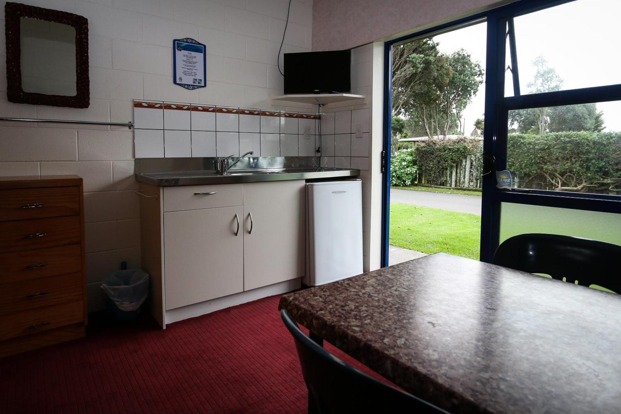 New Plymouth Top 10 Holiday Park Room photo