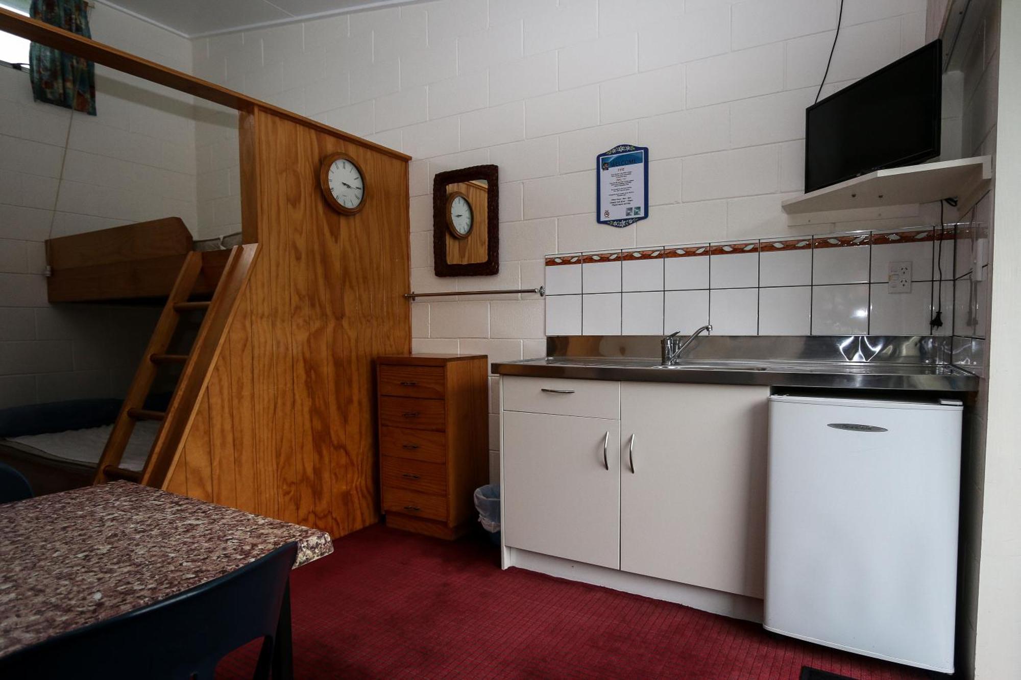 New Plymouth Top 10 Holiday Park Room photo