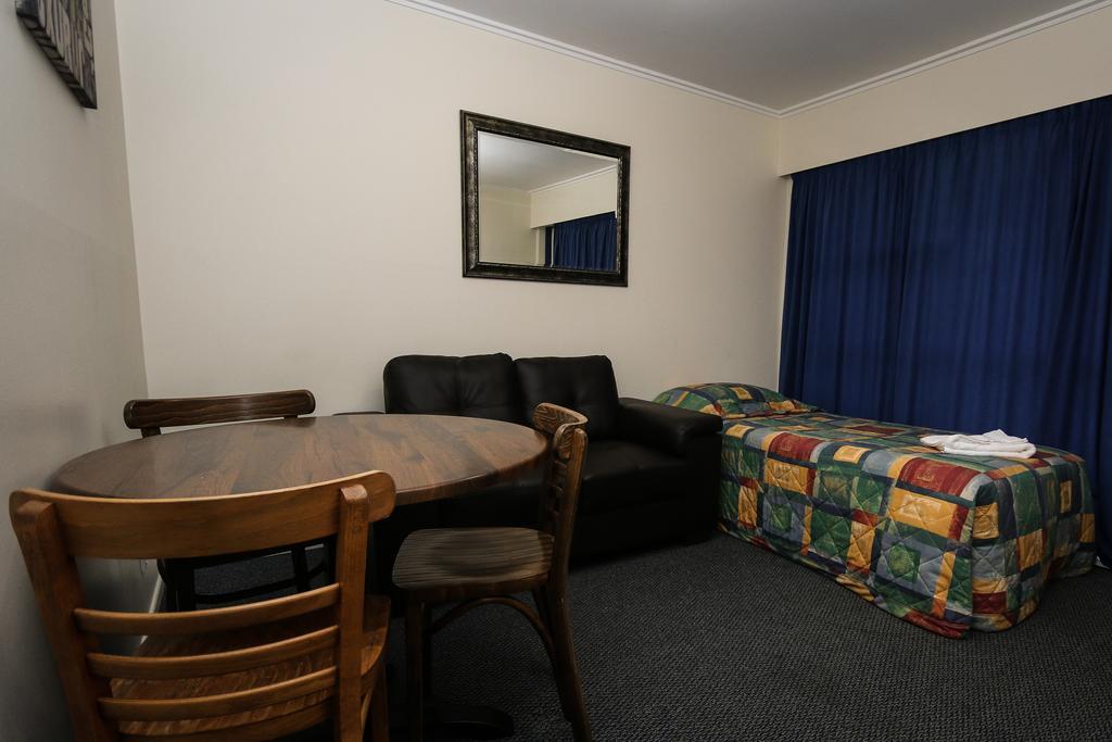 New Plymouth Top 10 Holiday Park Room photo