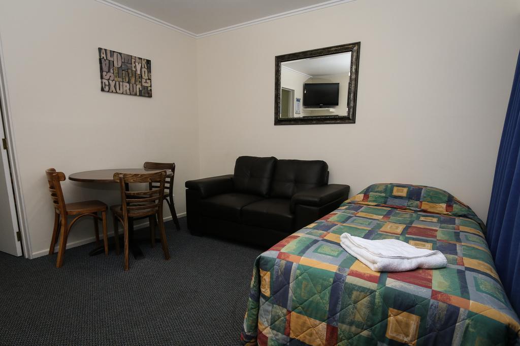 New Plymouth Top 10 Holiday Park Room photo