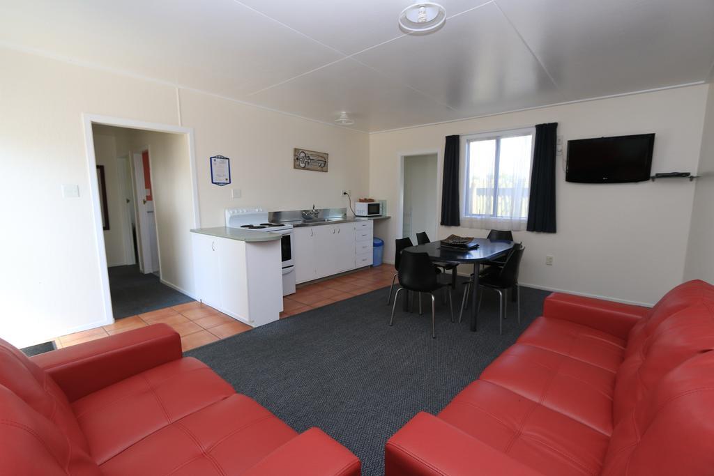 New Plymouth Top 10 Holiday Park Room photo